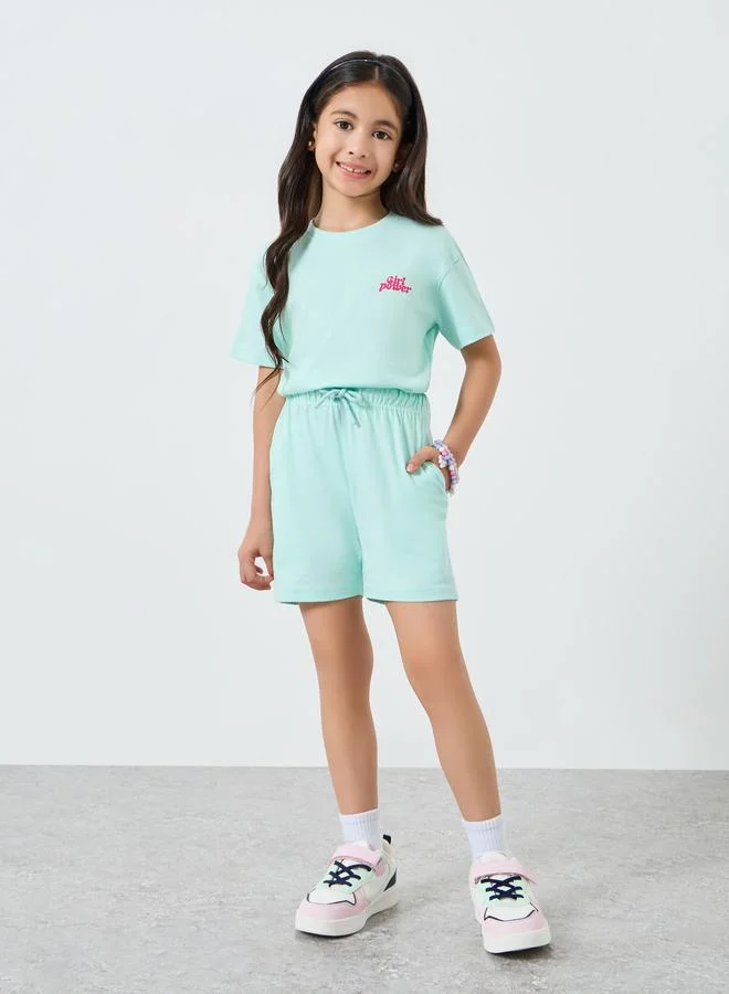 ستايلي طقم شورت وتيشيرت بطبعة جرافيك للبنات